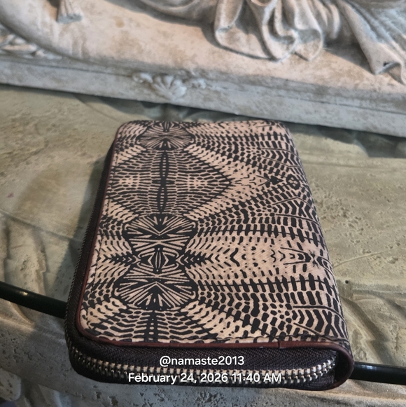 L.A.M.B. Gwen Stefani Batik Geometric Wallet Designer Leather Celebrity #186 - Picture 7 of 15